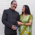 Ritu Singh Instagram - Happiest birthday my dear pops /my reel partner nd my first reel father , always feel blessed to work with you …. Thanku for your every smallest tips for making an artist’s life more fluent 😍💫