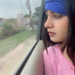 Ritu Singh Instagram - Beautiful nd evergreen song for this month #saawan #♥ Wait for the end what a timing 🏍️👷 #mère #réel #unknown #coactor ki #zabardast #entry 😬😬😬😄
