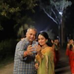Ritu Singh Instagram - Doing some amazing once again after #mehendilagakerakhna 1 ,3 With an amazing person nd Director #bajrangi #film #yashifilm #abhaysinha ji #pawansingh ji #team #bhojhpurifilms #industry #showeryourlove #keepblessing ❤️🙏