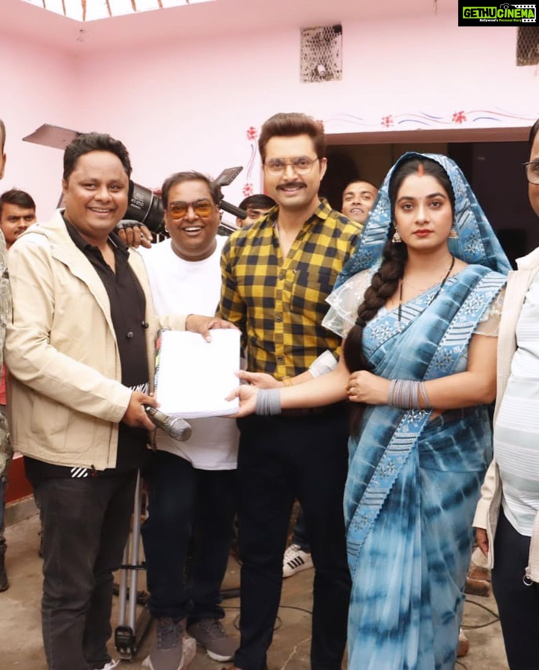 Ritu Singh Instagram - हानिकारक मैं …..🤪 Yes shoot is begin with very talented @ishtiyaque_shaikh_bunty ji Director ji Producer : @anshuman_singh_bisen ji nd with handsome co actor @vikrant8235 ji & team 🎥 : हानिकारक बीवी 🧿🙏❤️