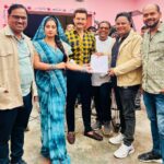 Ritu Singh Instagram - 🎥 Hanikarak BiVi 🎬 With all talented crew and cast 😎 Director - Bunty Bhai Producer - Anshuman singh Bhai Cameraman - Hemant Dada @ishtiyaque_shaikh_bunty @ritu9170 @subhashchavan_75 @amitshukla1981 @anshuman_singh_bisen Azamgarh
