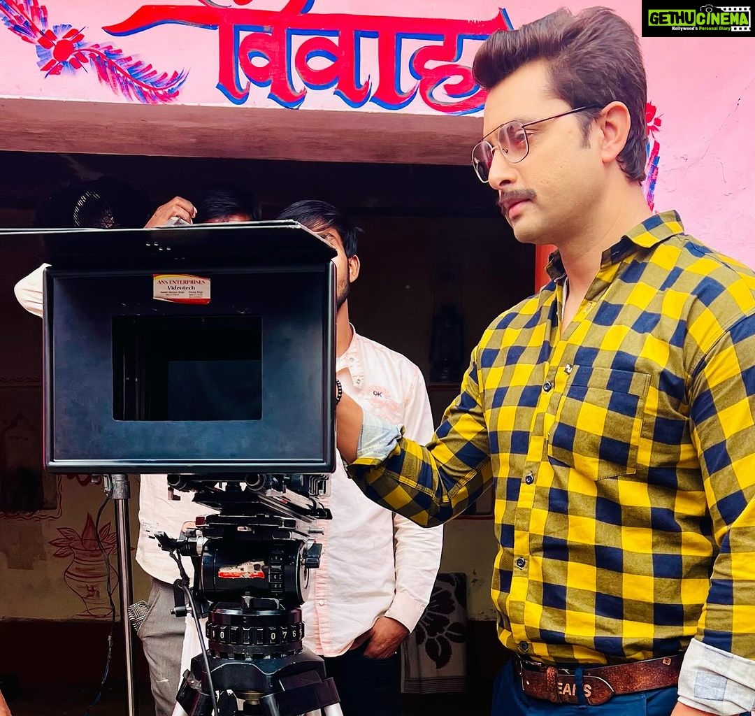 Ritu Singh Instagram - π₯ Hanikarak BiVi π¬ With all talented crew and cast π Director - Bunty Bhai Producer - Anshuman singh Bhai Cameraman - Hemant Dada @ishtiyaque_shaikh_bunty @ritu9170 @subhashchavan_75 @amitshukla1981 @anshuman_singh_bisen Azamgarh