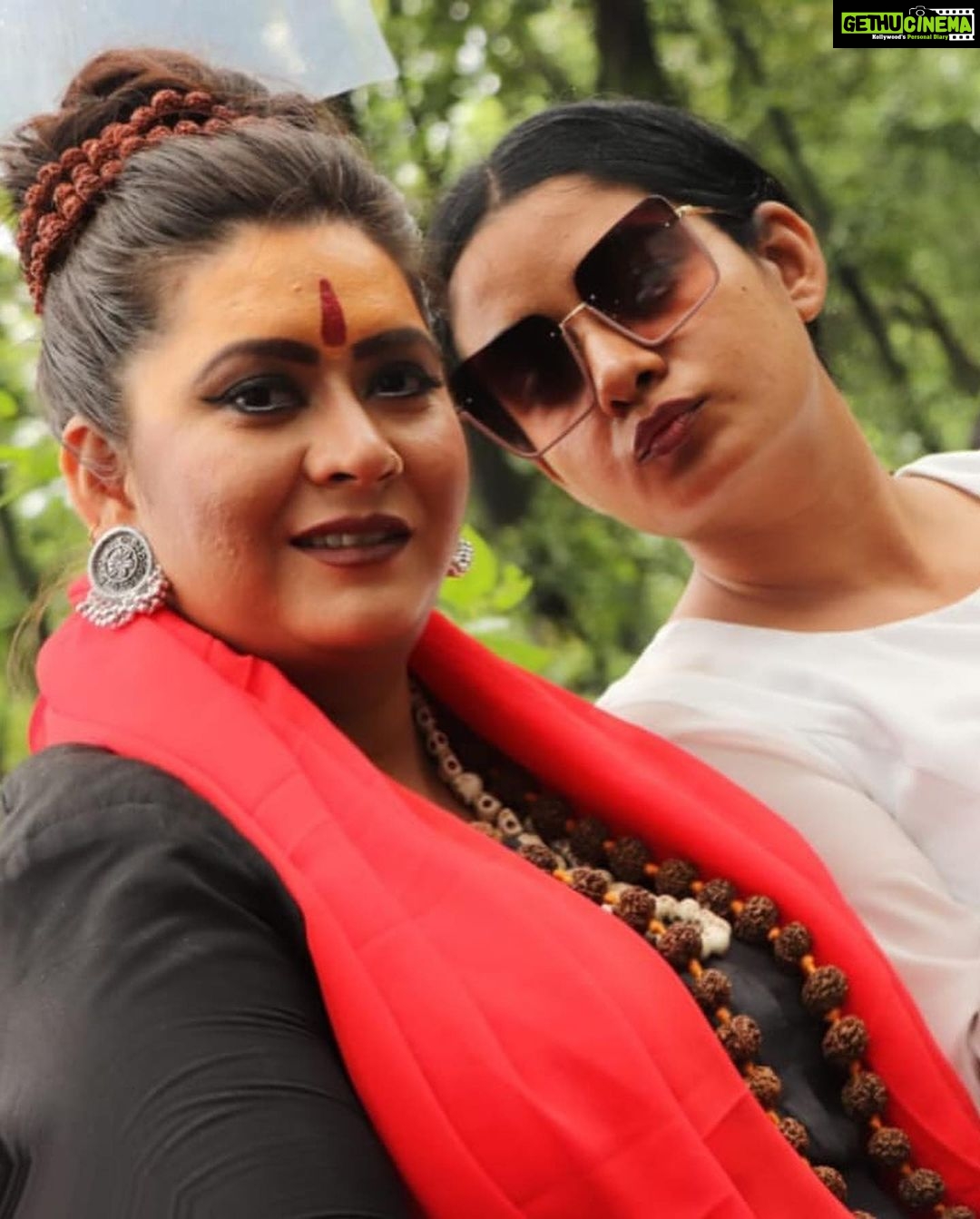 Ritu Singh Instagram - Happy birthday to the most beautiful pahari women … love you yara , I wish that god bless you with everything , be always as you are , sensitive ,beautiful, mastikhor, beautiful friend , elder sis❤️