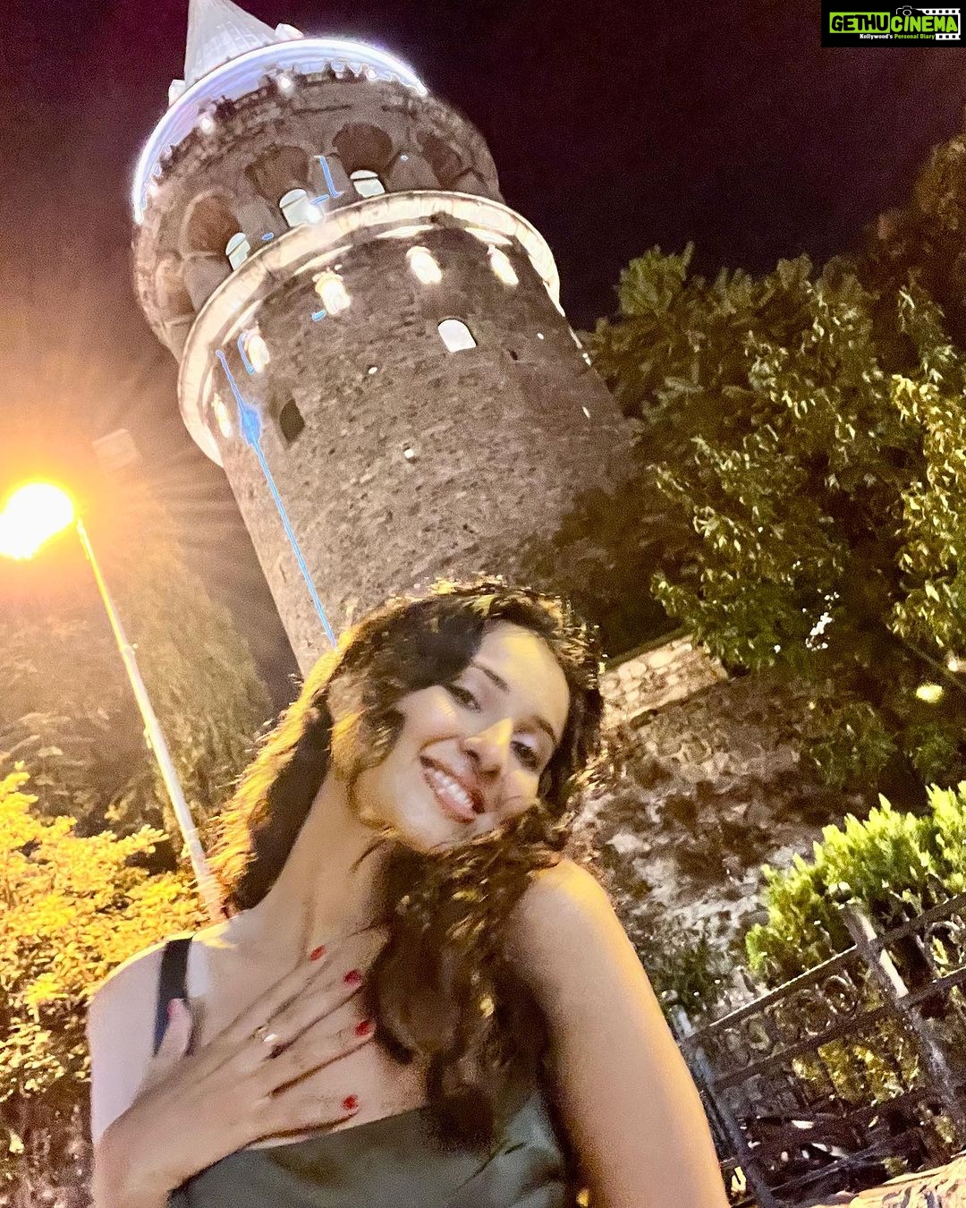 Riya Suman Instagram - In my birthday bliss element πβ¨ Thanks for life.. Cheers to life! πΆπΌπ₯ Istiklal Street- Istanbul