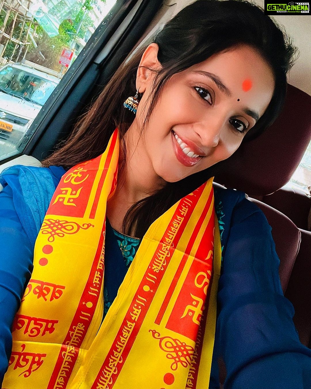 Riya Suman Instagram - Happy Ganesh Chaturthi!! Happy Modak season!!!! ✨ Siddhivinayak Temple, Mumbai