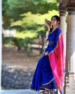 Riya Suman Instagram - Me, when entering kitchen on festival days.. 🙈😅
.
Tell me your favourite Pongal/ sankranthi dish in comments. Mine is Payasam & puran poli😋😋
.
Saree: @thepallushop 
📸: @pariaarclicks
Makeup: @keerthana_makeup_and_hair 
Hair: @positive4_makeovers