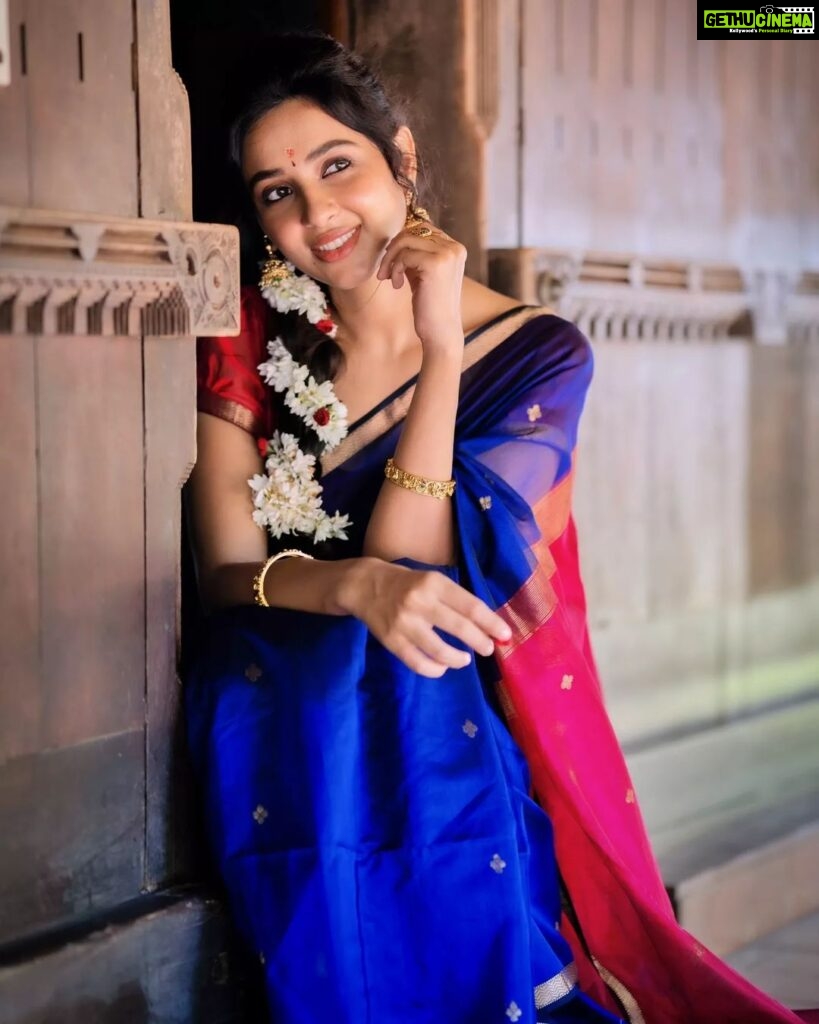 Riya Suman Instagram - Me, when entering kitchen on festival days.. 🙈😅 . Tell me your favourite Pongal/ sankranthi dish in comments. Mine is Payasam & puran poli😋😋 . Saree: @thepallushop 📸: @pariaarclicks Makeup: @keerthana_makeup_and_hair Hair: @positive4_makeovers