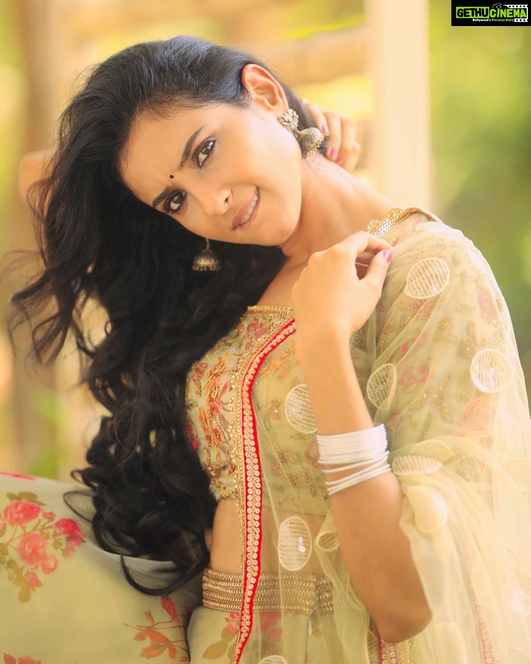 Riya Suman Instagram - Paris po keris po ena kalyanam panitu po!