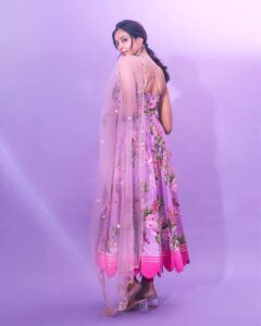 Riya Suman Instagram - Missed me?! Been a bit busy with life and all!! And yes, a very Happy 2023💋💋
Outfit: @seharrebysahitheereddy 
Jewelry: @sheetalzaveribyvithaldas 
Styled by: @archita.seem 
📸: @chinthuu_klicks 
MUA: Laxman & Mamta
.
.
#TopGearPromotions #Latepost