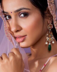 Riya Suman Instagram - Missed me?! Been a bit busy with life and all!! And yes, a very Happy 2023💋💋
Outfit: @seharrebysahitheereddy 
Jewelry: @sheetalzaveribyvithaldas 
Styled by: @archita.seem 
📸: @chinthuu_klicks 
MUA: Laxman & Mamta
.
.
#TopGearPromotions #Latepost