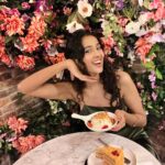 Riya Suman Instagram - In my birthday bliss element 😇✨ Thanks for life.. Cheers to life! 🎶🎼🥂 Istiklal Street- Istanbul