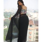 Riya Suman Instagram - Gone with the wind was my bindi after the second pic🥹 📸 : @sat_narain @shotsbyuv Styling & outfit: @labelswarupa MUA: @makeupandhairbyrehana