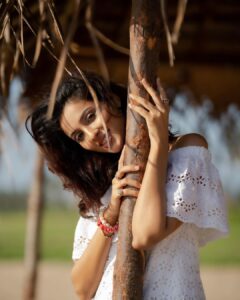 Riya Suman Instagram - 🤍
@pariaarclicks @shree_bhuvana_mua @hafil_pep  @ibrahim__ibm