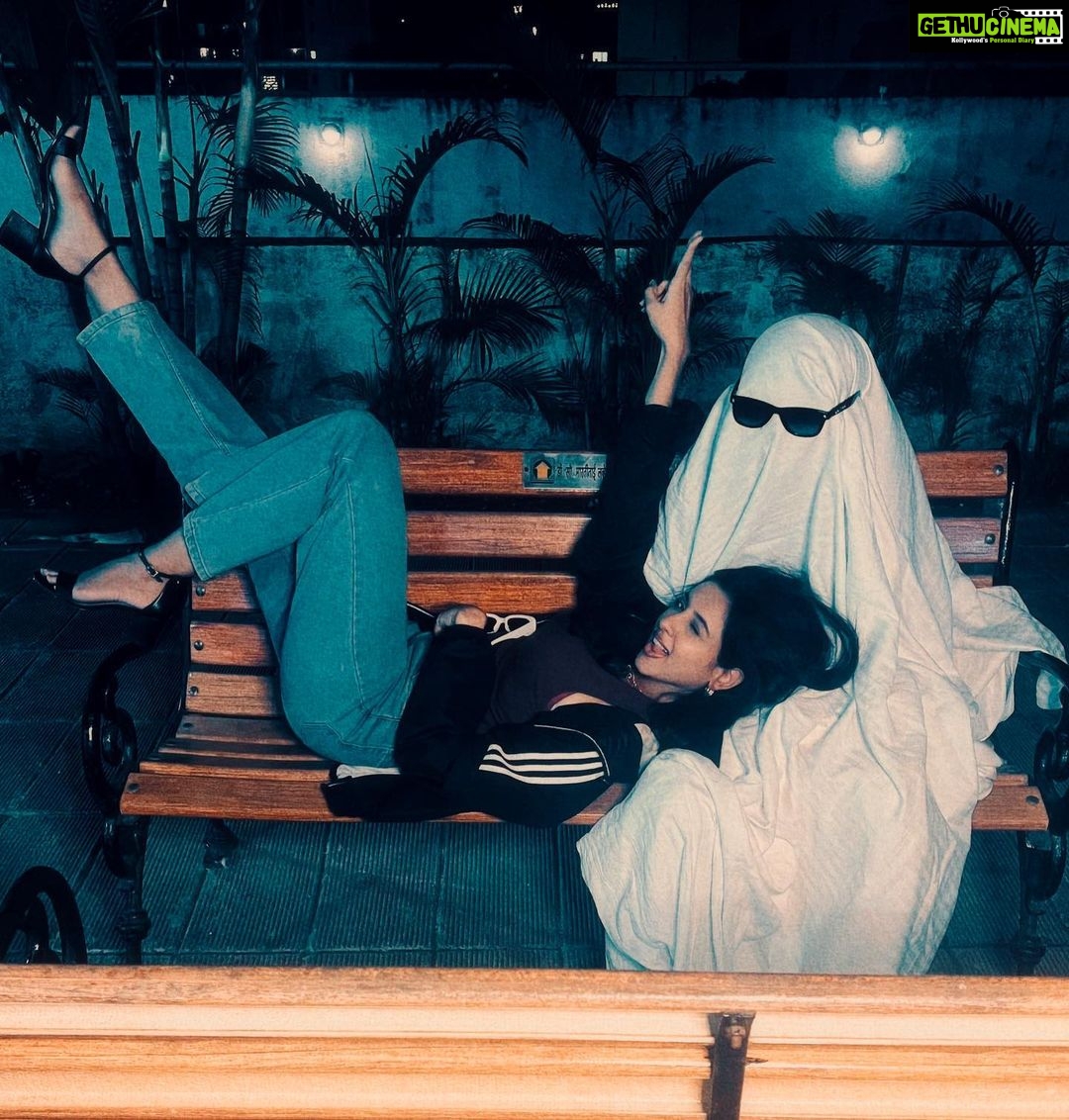 Riya Suman Instagram - “World is full of ghosts & some of them are still people” 💀 #HappyHalloween🎃