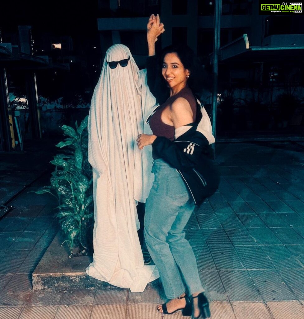 Riya Suman Instagram - “World is full of ghosts & some of them are still people” 💀 #HappyHalloween🎃