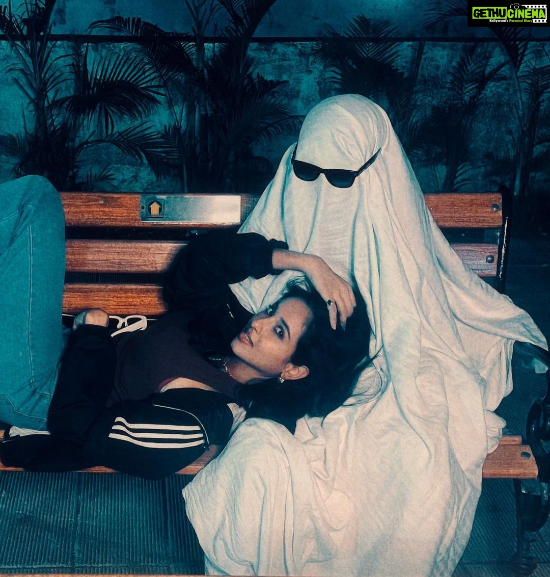Riya Suman Instagram - “World is full of ghosts & some of them are still people” 💀 #HappyHalloween🎃
