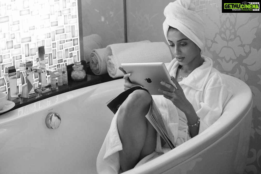 Riya Suman Instagram - When it’s Sunday & you wanna chill but also make it productive.