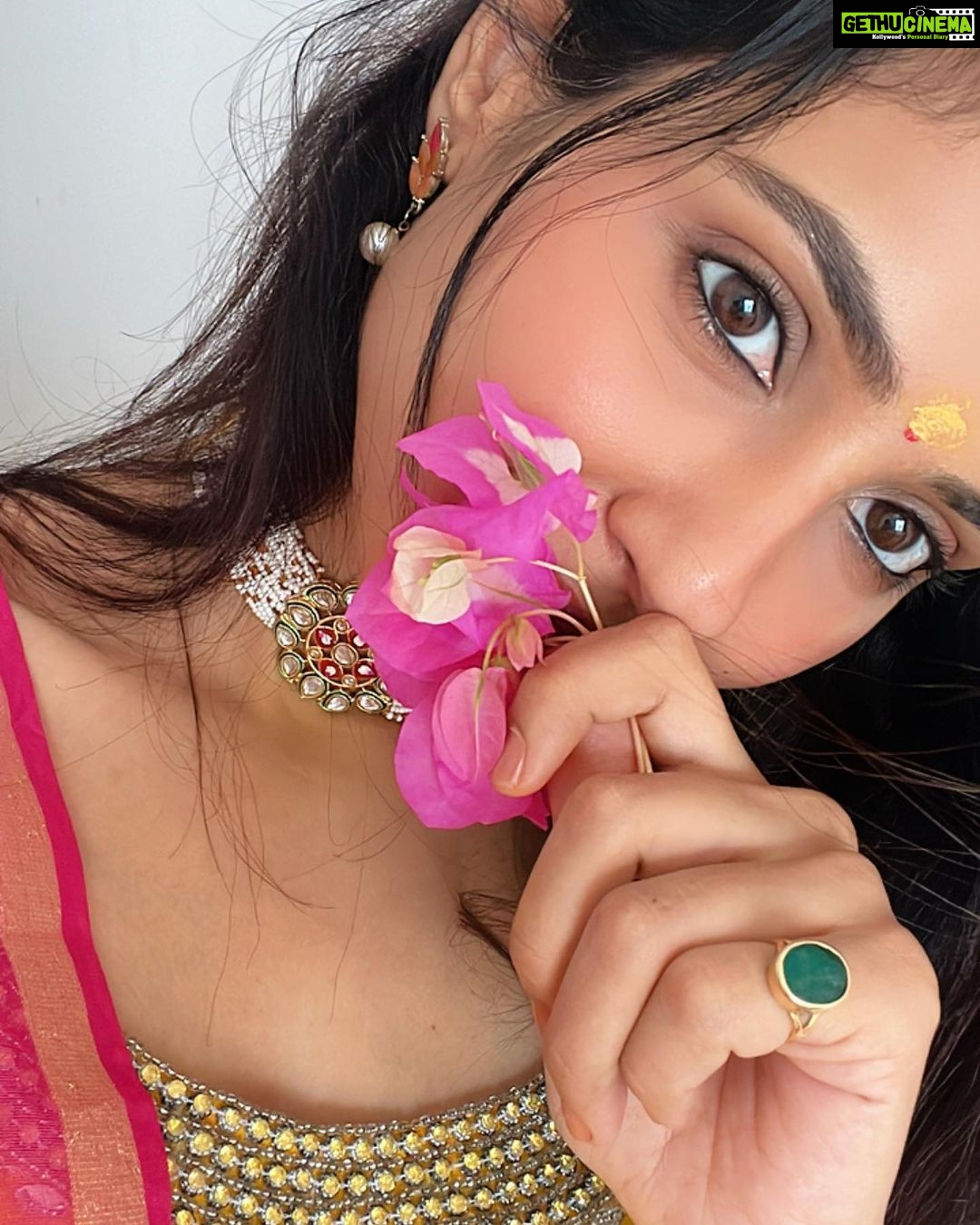 Riya Suman Instagram - ‘Evil is powerless if the good is unafraid.’ Happy Dusshera!!! ✨✨ Happy Vijadasami!! 😇 - #RiyaSuman