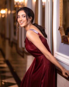 Riya Suman Instagram - Well, Hello October! 👀 . . 📸: @sanni.dhya Outfit: @prashantikumarlabel Mayfair Tea Resort, Siliguri