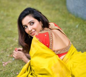 Riya Suman Instagram - Kangal irandal 🎵🎶
.
.
📸: @pariaarclicks 
Blouse : @tweety_threads 
Saree: @d_blossoms_saree 
MUA: @keerthana_makeup_and_hair @shree_bhuvana_mua 

#RiyaSuman