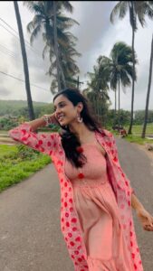 Riya Suman Instagram - Danced around monsoon bathed Goa in these @nawra.online bright comfy Kurtis.
Clothing: @nawra.online 
Product name: Naaz
Use code LAUNCH10 to get 10% off ✨
Shop at
www.nawra.in
#Ad
#Collab