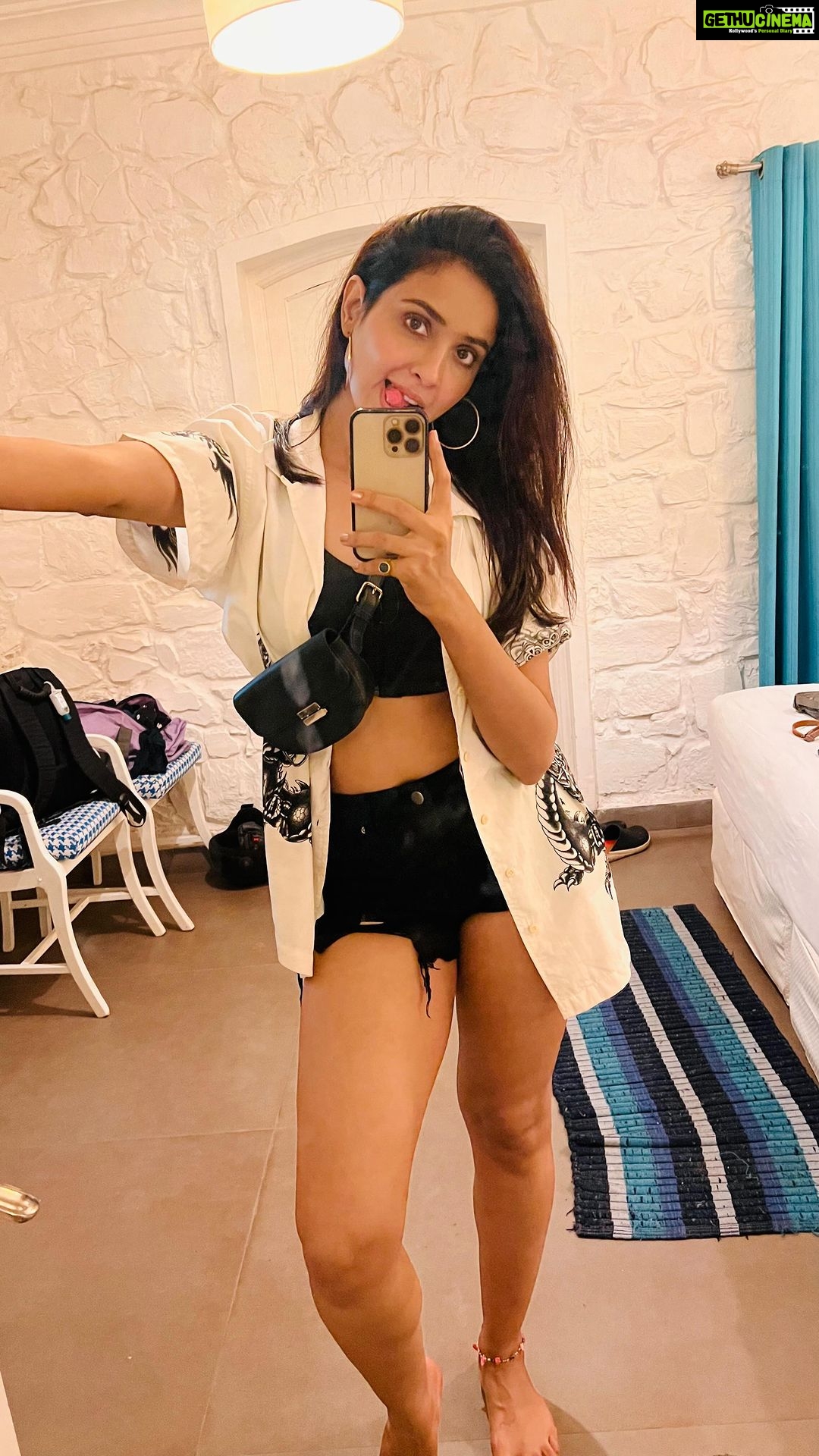 Riya Suman Instagram - Forever lusting at my own self! *throws air kisses at herself in the mirror *
