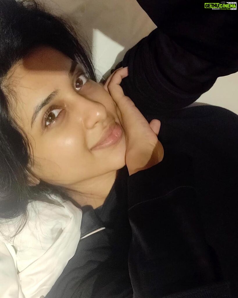 Riya Suman Instagram - That sweet spot of being snuggled in thick blanket wearing 2 layers with AC on high fan! 😴 #iykyk