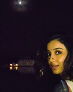 Riya Suman Instagram - Chand Mubarak! Eid Mubarak! 🌙✨