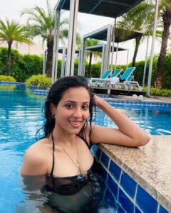 Riya Suman Instagram - Water you doing this summer? 😋