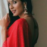 Riya Suman Instagram - 💓 . . Outfit courtesy: @samyakksarees 📸 :@sat_narain 💄 :@gayu_mua