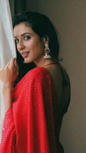 Riya Suman Instagram - 💓
.
.
Outfit courtesy: @samyakksarees 
📸 :@sat_narain 
💄 :@gayu_mua