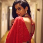 Riya Suman Instagram - Yeh laal ishq ❤️ . . 📸 @sat_narain 👗 : @samyakksarees 💄: @gayu_mua