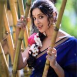 Riya Suman Instagram - Me, when entering kitchen on festival days.. 🙈😅 . Tell me your favourite Pongal/ sankranthi dish in comments. Mine is Payasam & puran poli😋😋 . Saree: @thepallushop 📸: @pariaarclicks Makeup: @keerthana_makeup_and_hair Hair: @positive4_makeovers