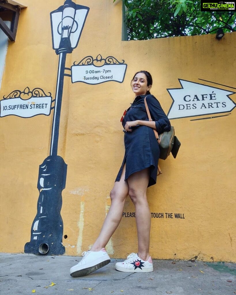 Riya Suman Instagram - En vazhi, thani vazhi! Café des Arts