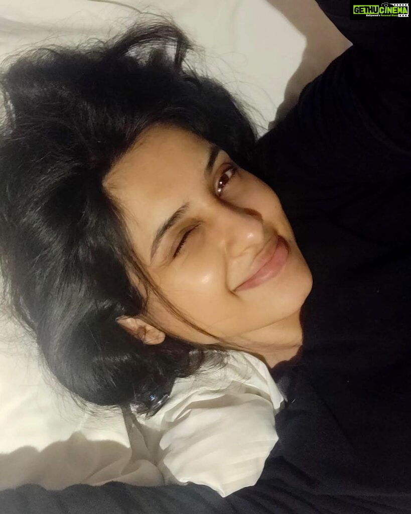 Riya Suman Instagram - That sweet spot of being snuggled in thick blanket wearing 2 layers with AC on high fan! 😴 #iykyk