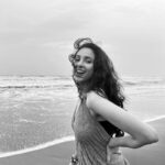 Riya Suman Instagram - Sandy toes Sunkissed nose Messy hair Salty air Beautiful waves Beach Happy! 🫰 Anjuna, Goa