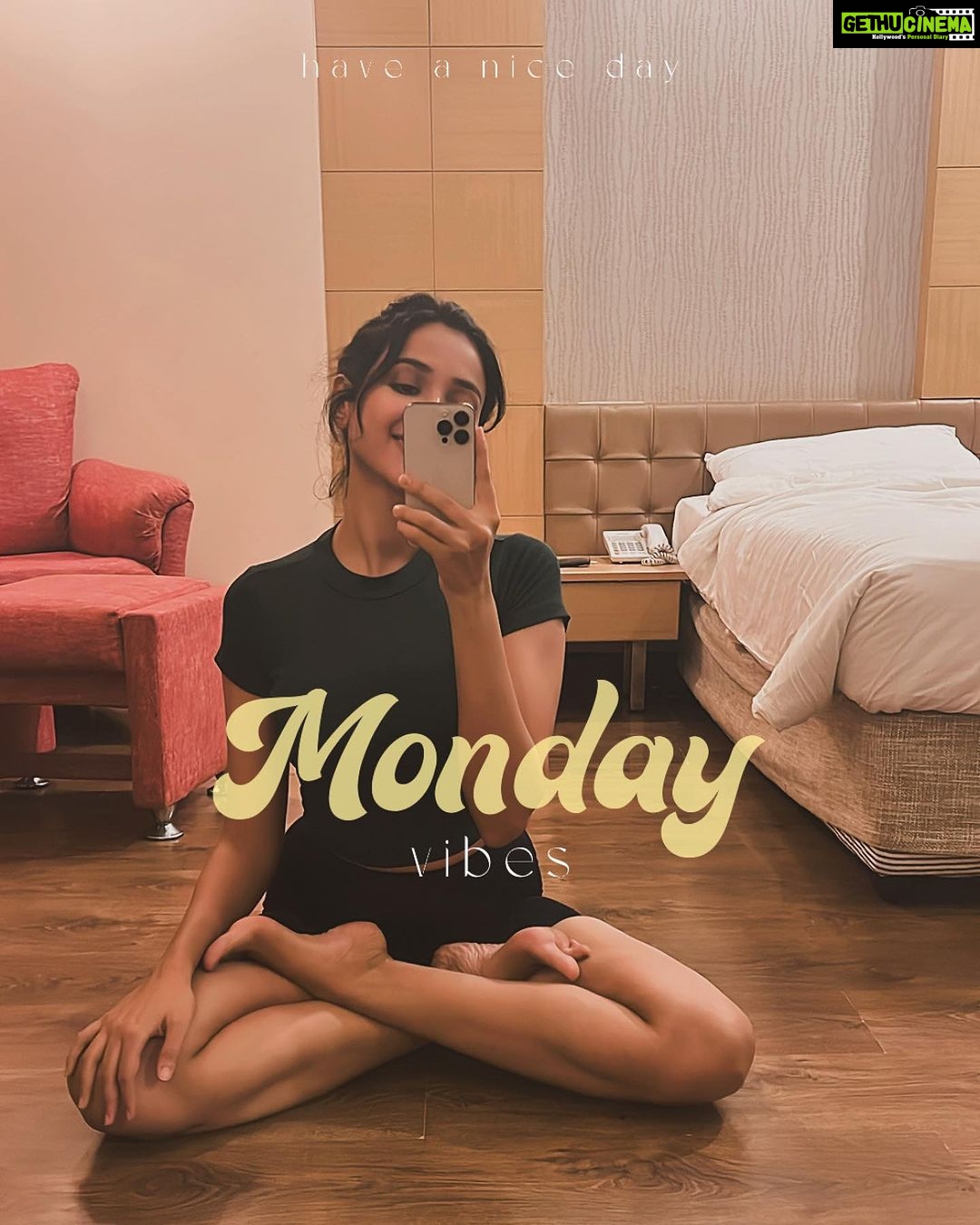 Riya Suman Instagram - Stopped in the middle of a stretching session to just adore myself 😂