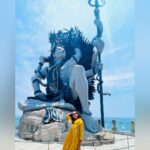 Riya Suman Instagram - मैं और मेरे भोलेनाथ दोनों ही भुलक्कड़ है, वो मेरी गलतियाँ भूल जाते है और मैं उनकी मेहरबानियाँ ! #gratefuleveryday :) Azhimala Shiva Temple