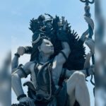 Riya Suman Instagram – मैं और मेरे भोलेनाथ दोनों ही भुलक्कड़ है,
वो मेरी गलतियाँ भूल जाते है और मैं उनकी मेहरबानियाँ !
#gratefuleveryday :) Azhimala Shiva Temple