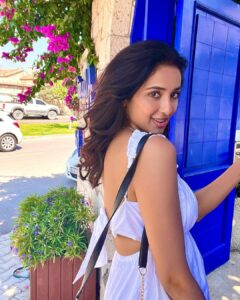 Riya Suman Instagram - Greek flavoured Turkish town, cobblestone roads, vibrantly painted doors, beautiful & dreamy, Alacati is truly a gem! 💎