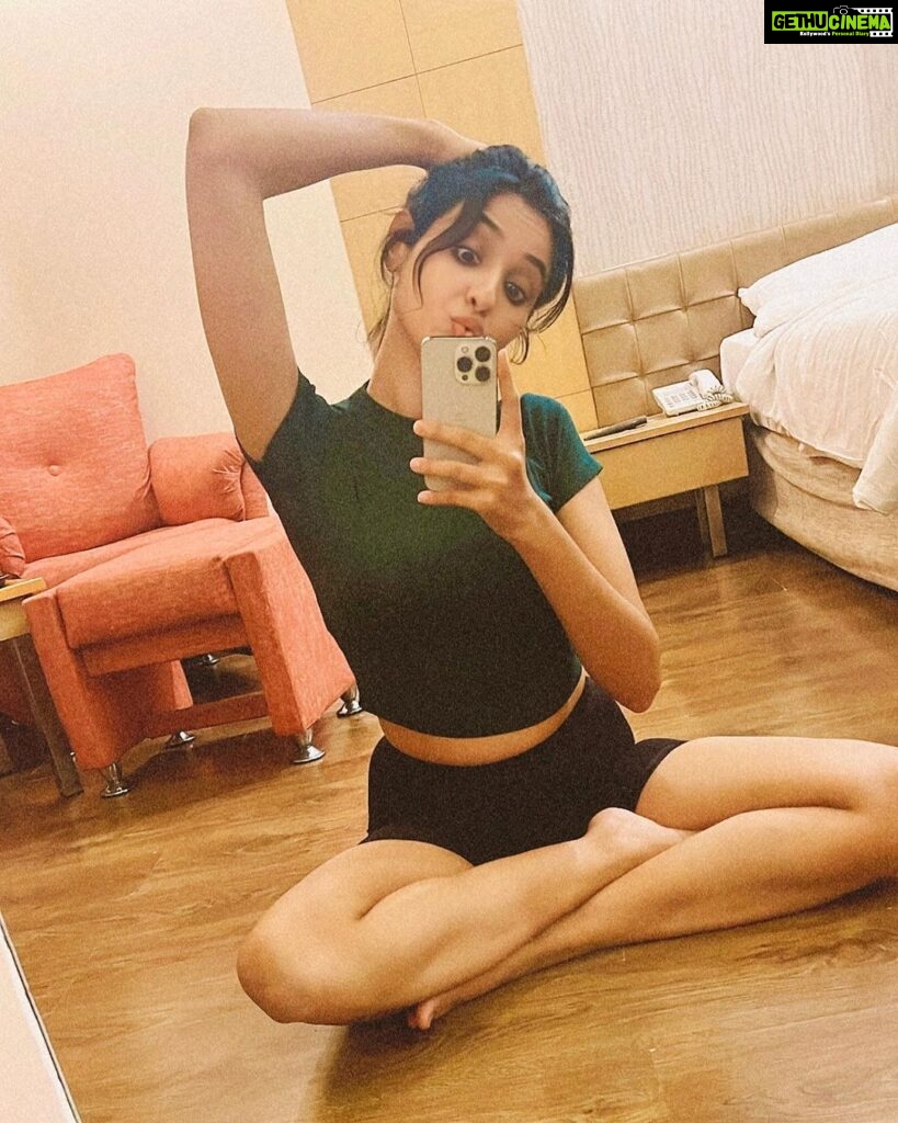 Riya Suman Instagram - Stopped in the middle of a stretching session to just adore myself 😂