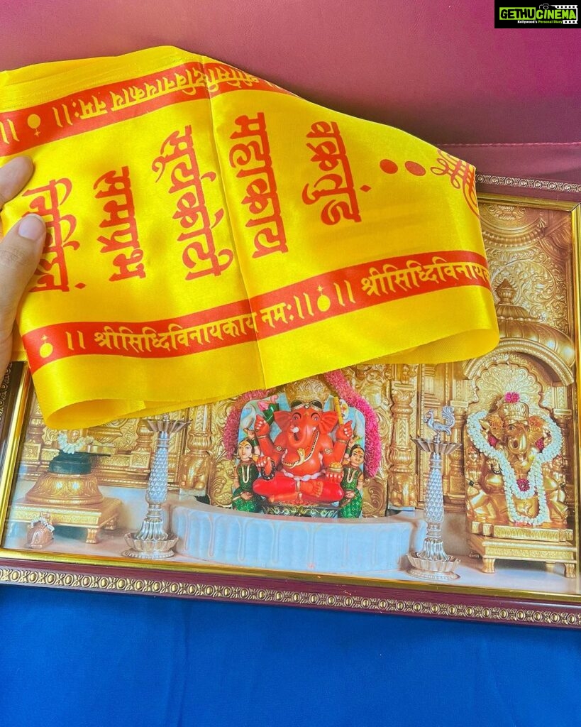 Riya Suman Instagram - Happy Ganesh Chaturthi!! Happy Modak season!!!! ✨ Siddhivinayak Temple, Mumbai