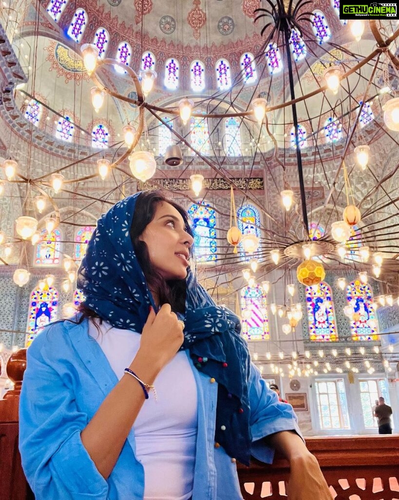 Riya Suman Instagram - Another happy morning in Istanbul doing touristy things.. Hagia Sophia And The Blue Mosque, Turkey