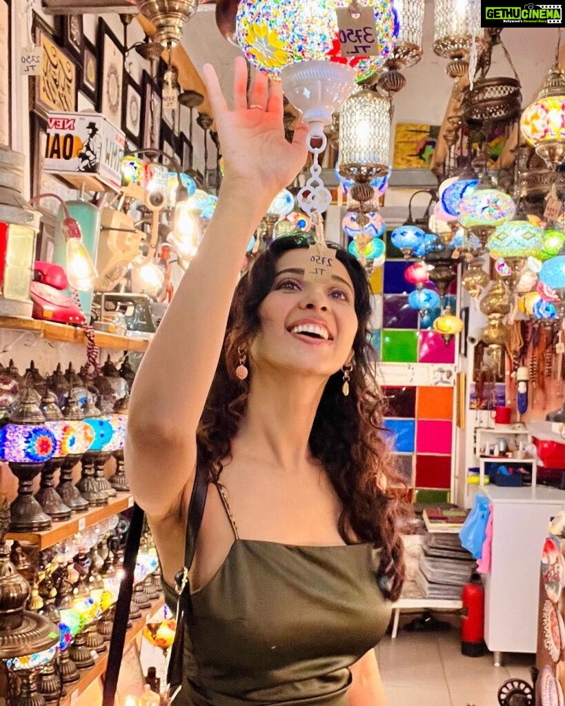 Riya Suman Instagram - In my birthday bliss element 😇✨ Thanks for life.. Cheers to life! 🎶🎼🥂 Istiklal Street- Istanbul