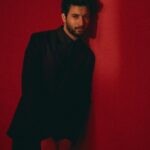 Rohit Suresh Saraf Instagram - Walkin’ miles in the moonlight 🔥 For @mumbaifilmfestival #mami2023 @nmacc.india @jimmychoo @tisastudio @kadamajay @abhilashatd @samidhajain__ @styled_by_tanik @imtiaz_makeup @vivan.here