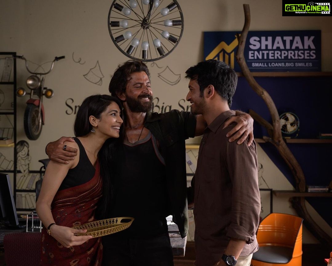 Rohit Suresh Saraf Instagram - Thank you, all of you for making me feel seen. For all the love over the past year for #VikramVedha and #Shatak. Forever grateful to @pushkar.gayatri for seeing me as Shatak and for encouraging me to take massive leaps whilst providing me a safety net that I knew would catch me when I fell. And @hrithikroshan for being the kindest, most magnanimous co-actor. For going the extra mile and have me be a part of a film that’s helped me connect with my people the way nothing else so far had. Counting my blessings and thanking my stars everyday! Swipe right for big smile 🤗 Ps. special shoutout to @ghantaghartalkies @nowitsabhi @castingbay for being the catalyst and @iyogitabihani for being my Chanda in crime! ♥️ Special thanks to @ychips for capturing these ✨