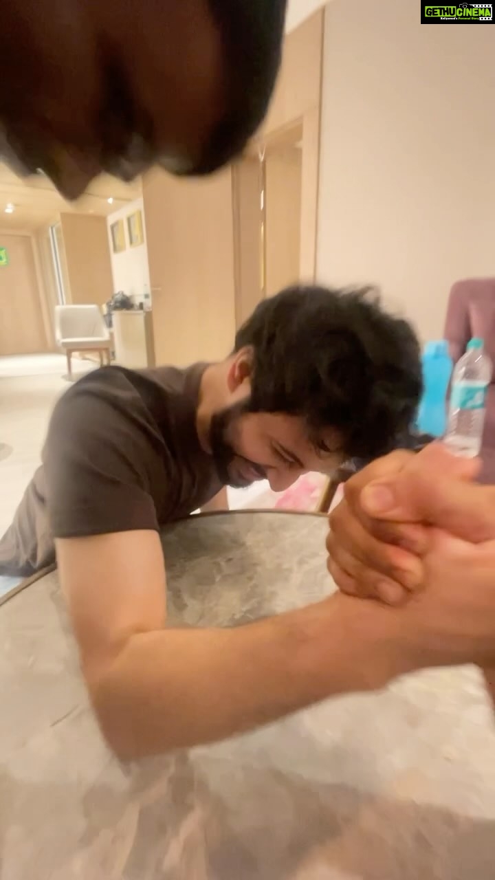 Rohit Suresh Saraf Instagram - Get you a hype man like @imtiaz_makeup 😂♥️ Pune, Maharashtra