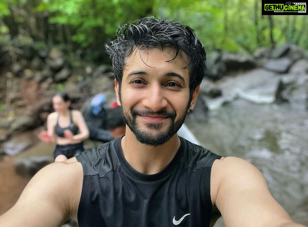 Rohit Suresh Saraf Instagram - I really like this photo, it reminds me of a really happy day.. now let me stare at it till I absolutely hate it. 😊✌️