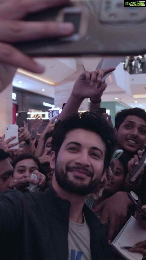 Rohit Suresh Saraf Instagram - I had an amazing time participating in the @skechersindia Community Goal Challenge at Pavillion Mall, Pune. Together, we clocked 1000 kms and Skechers donated 100 pairs of shoes to an NGO. Pune you were great, until next time! 💪♥️ @skechersperformanceindia #skechersindia @skechersgorunclub @pavillionpune