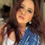 Roopal Tyagi Instagram - Saree love forever! 💙 🤍 #sareelove #cottonsaree #handblockprinted